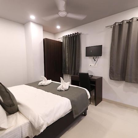Nirpra Regency Hotel Nuova Delhi Esterno foto