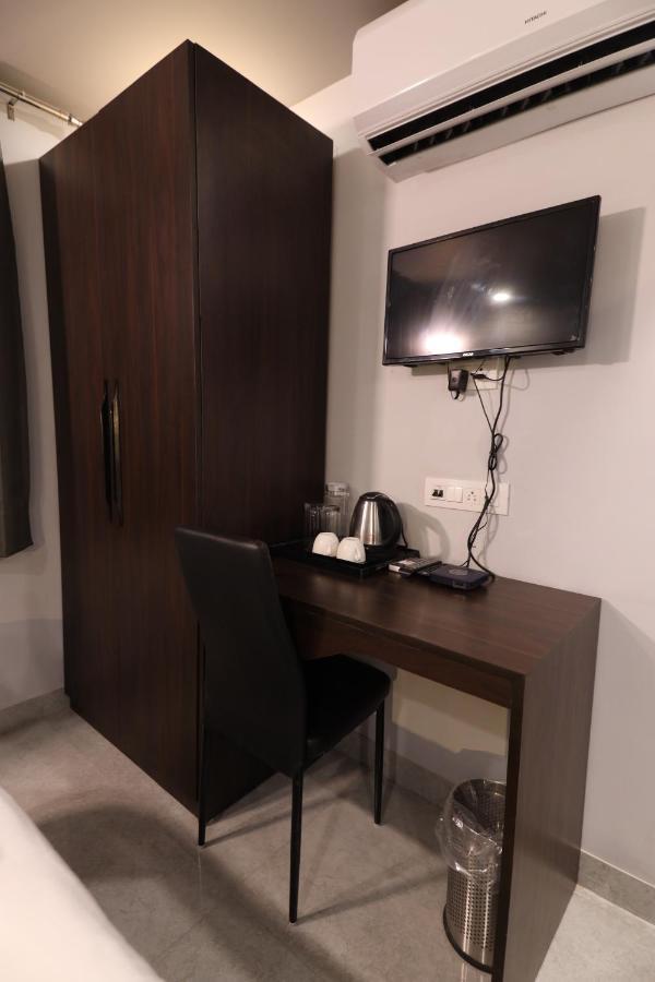 Nirpra Regency Hotel Nuova Delhi Esterno foto