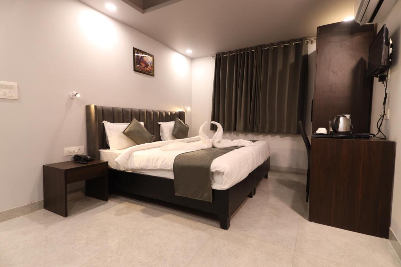 Nirpra Regency Hotel Nuova Delhi Esterno foto