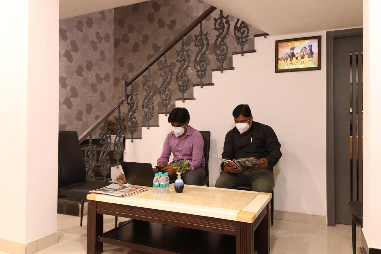 Nirpra Regency Hotel Nuova Delhi Esterno foto