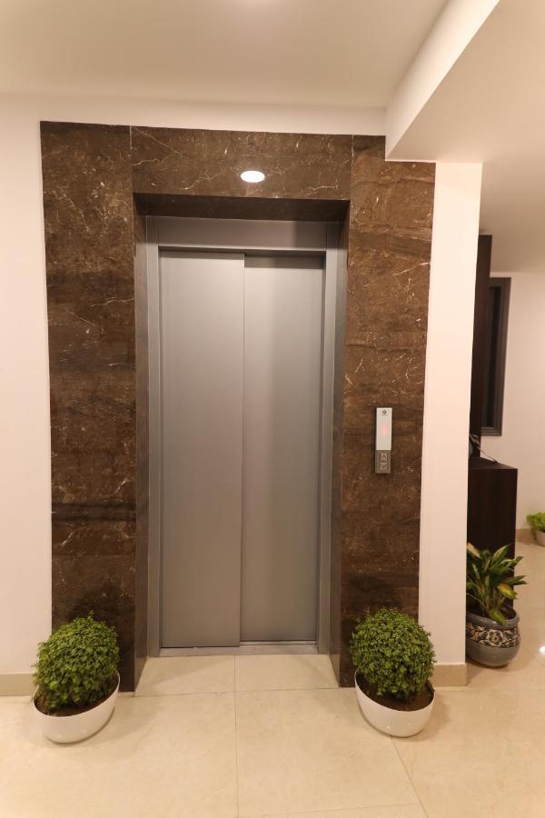 Nirpra Regency Hotel Nuova Delhi Esterno foto