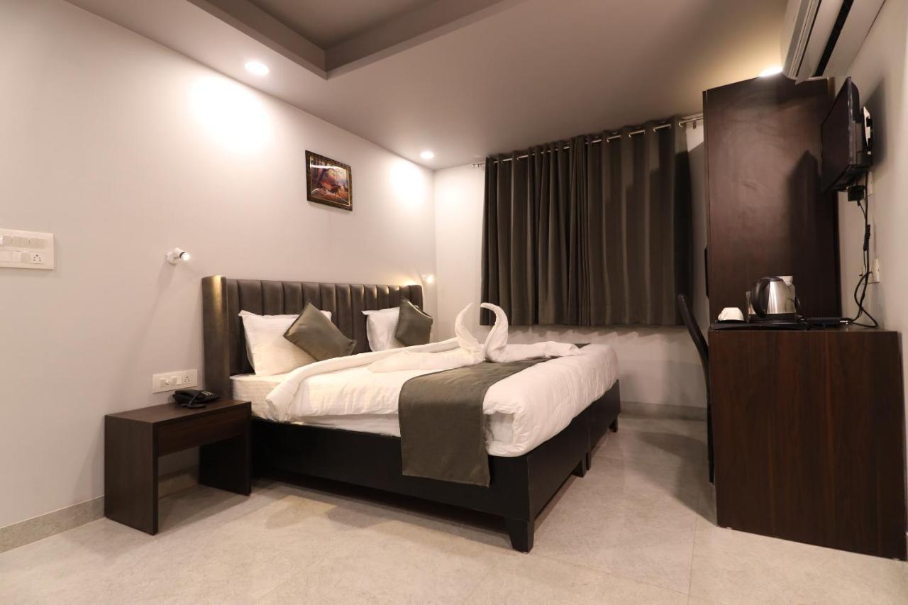 Nirpra Regency Hotel Nuova Delhi Esterno foto