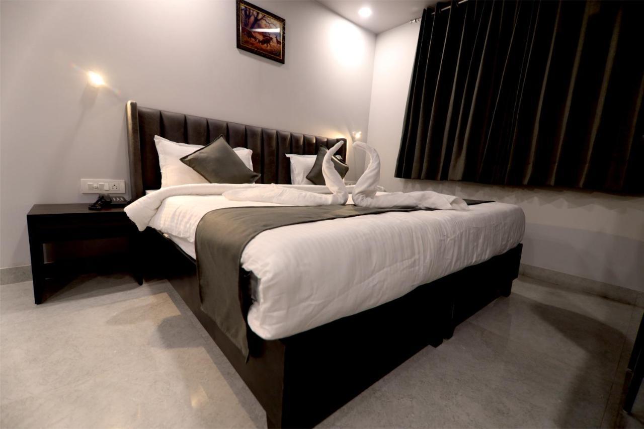 Nirpra Regency Hotel Nuova Delhi Esterno foto