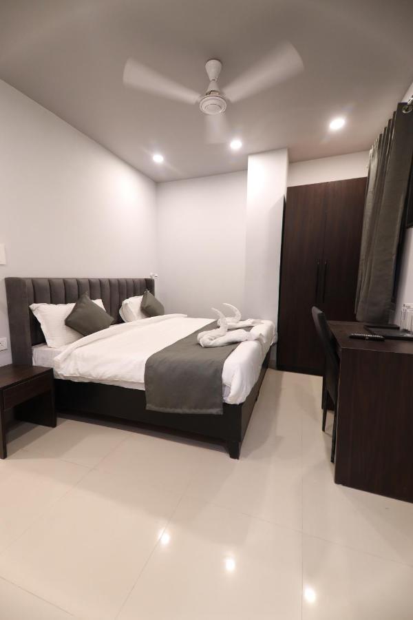 Nirpra Regency Hotel Nuova Delhi Esterno foto